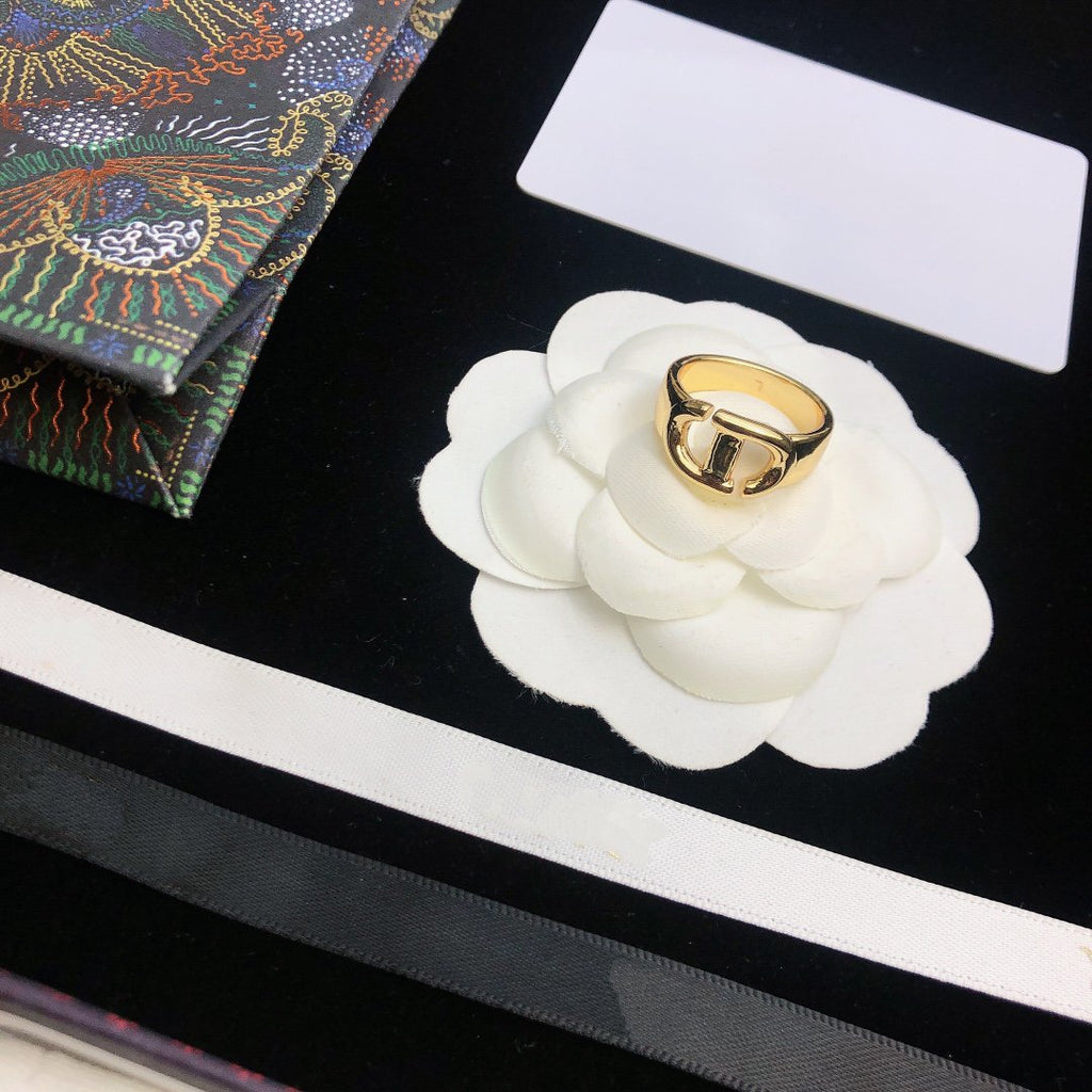 Dior CD 30 Montaigne Gold Ring